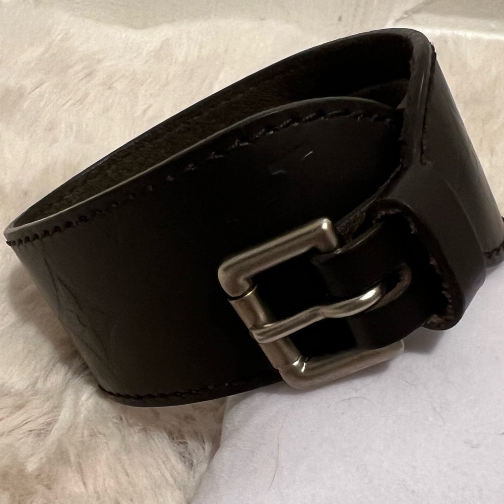 LOUIS VUITTON MONOGRAM GLASE FORCE WRAP LEATHER BRACELET. - Picture 2 of 15
